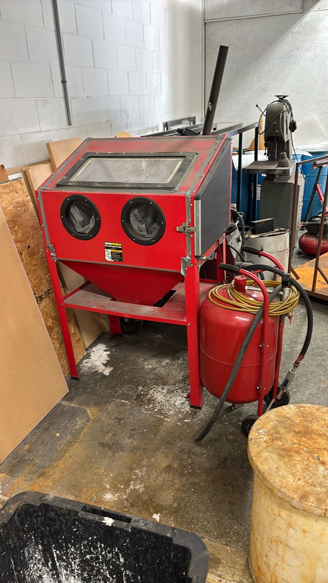 Sandblasting machine
