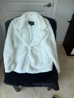 Fuzzy white ladies coat small