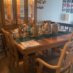 6 chair solid oak wood dinning room set & Matching Hutch 
