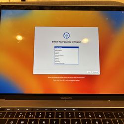 MacBook Pro 2017 15” W Touch Bar