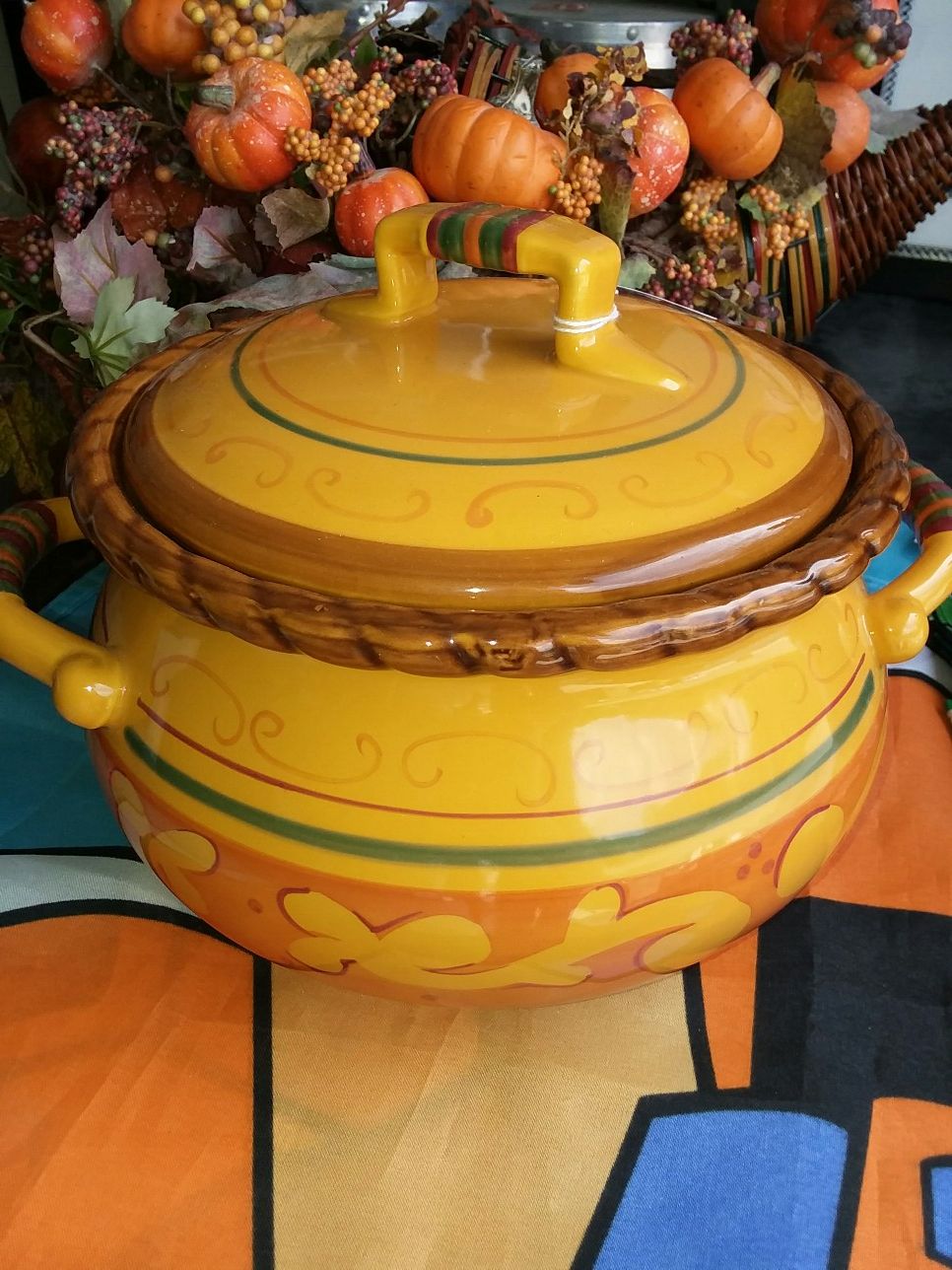 Home & Garden Party Retired Tuscan Bean Pot