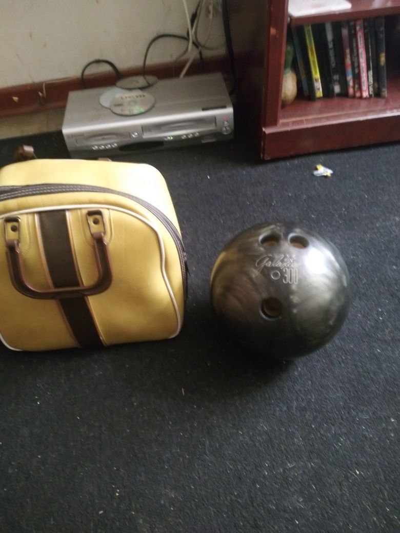 Bowling ball and bag 20$.