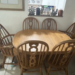 Solid Oak Kitchen Table For 6 w/ 2 Additional Leaflets