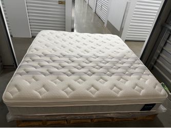Like New Leesa Sapira Chill Hybrid Pillow Top King Mattress