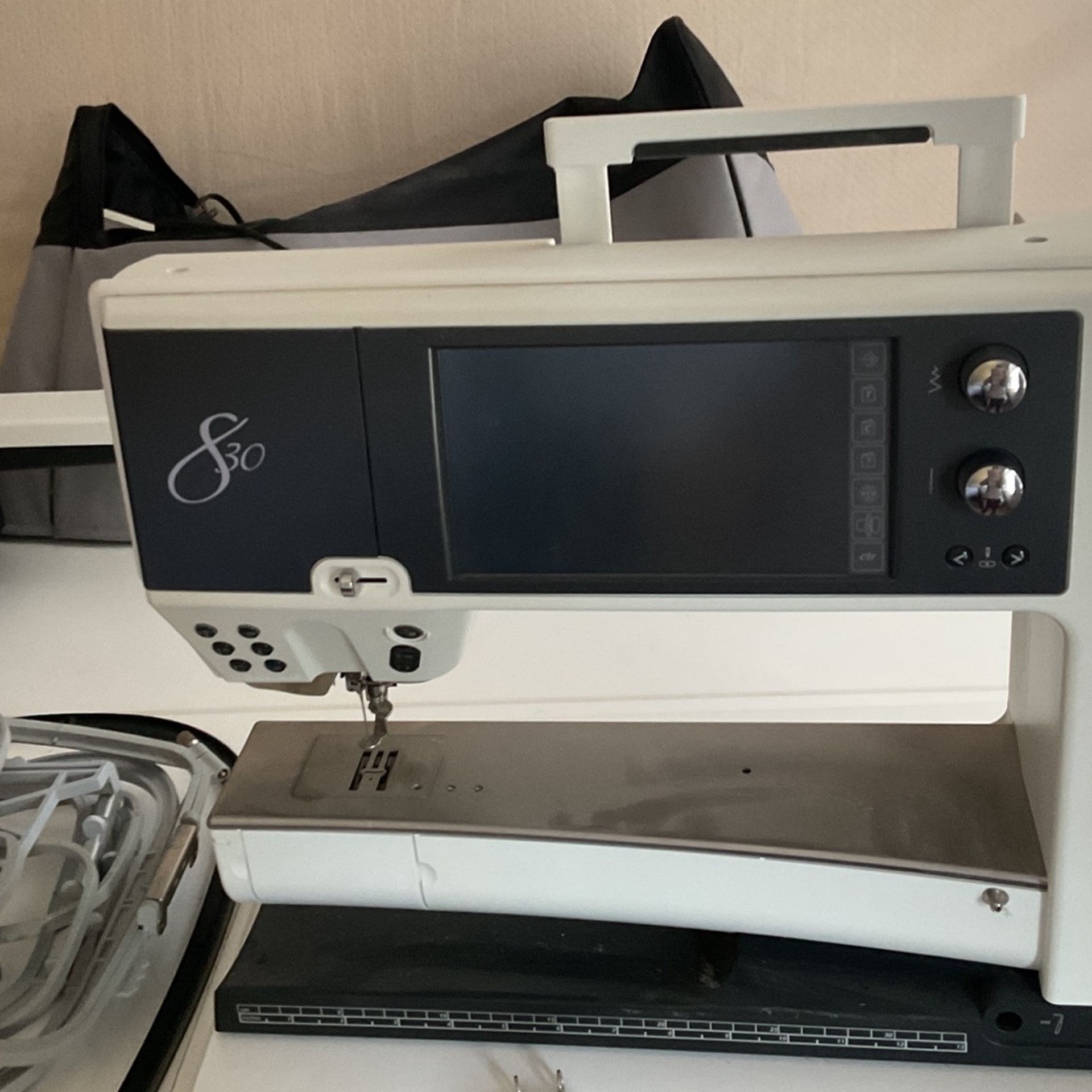 Bernina 830 Quilting Machine