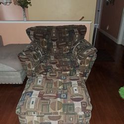 Comfy Seat With Ottoman