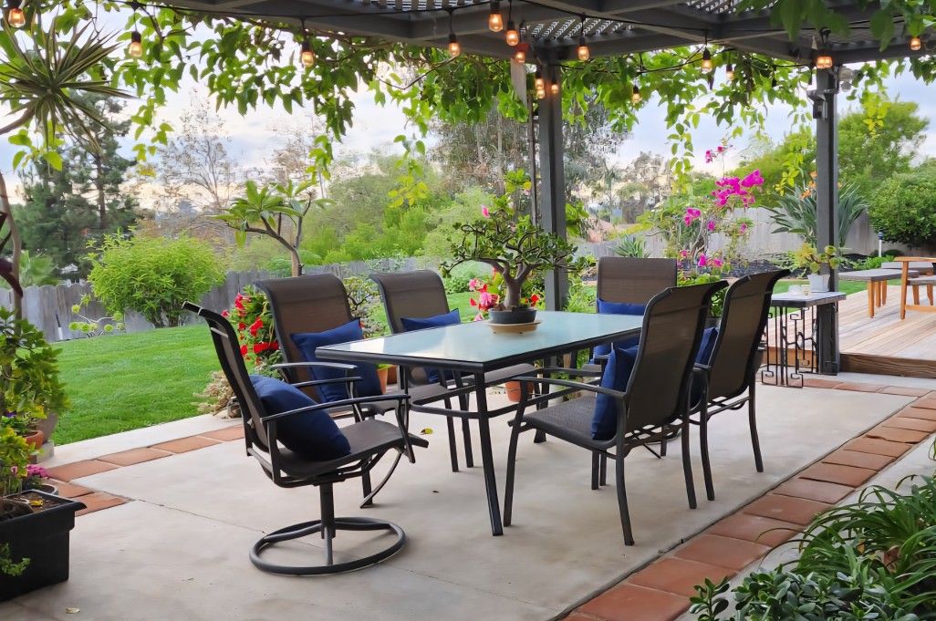 7-piece textured glass-top dining set