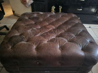 Leather ottoman w/drawers