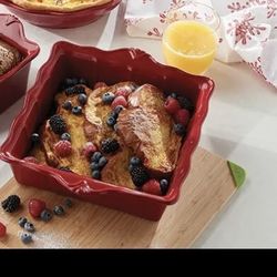 Pavillion ™ Berry Square Baker (1)