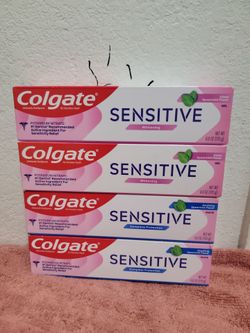 Cuatro colgates por $10