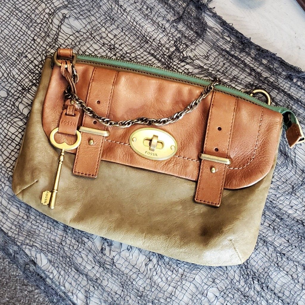 Vintage Fossil olive & tan messenger bag