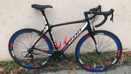 Giant Defy road bike