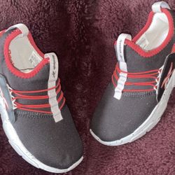New Reebok Size 2Y