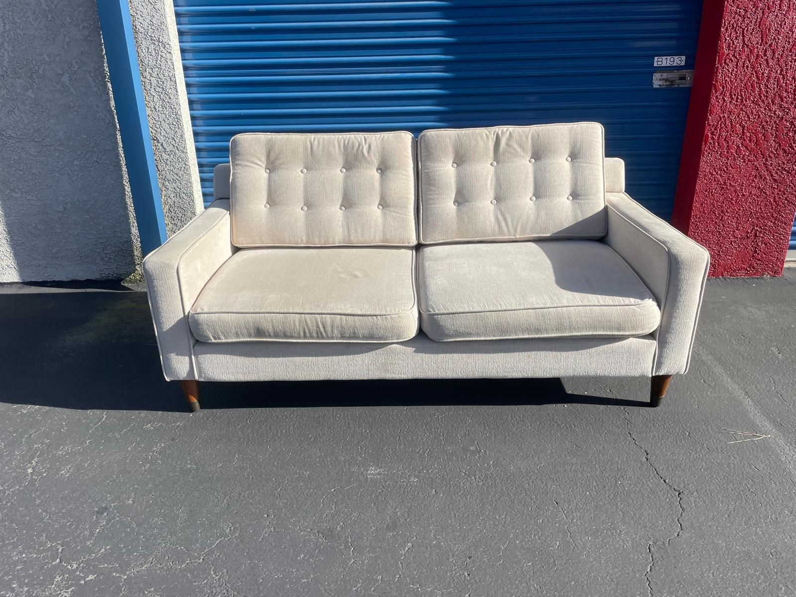 Couch Loveseat 🛋️/ Delivery available 🚚