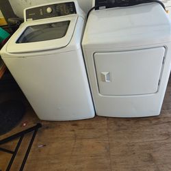 Frigidaire washer and dryer $400