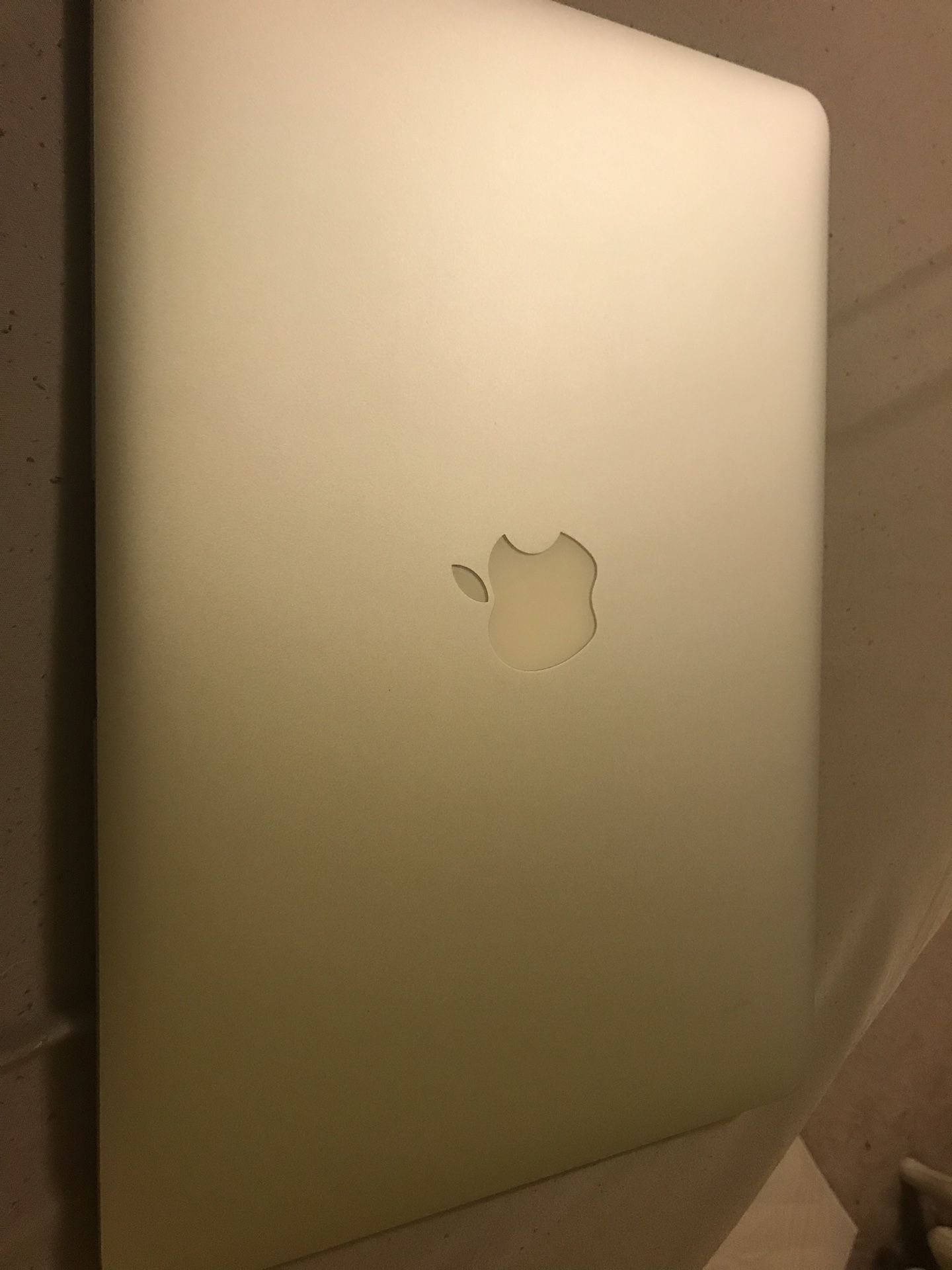 MacBook Air - Early 2015 4 GB RAM, 128 GB SSD