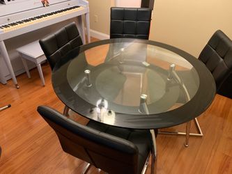 Glass Kitchen Table plus 4 Chairs
