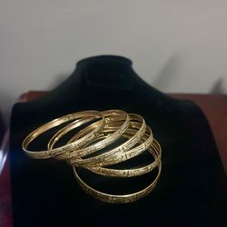 14k gold 7 day semanario bangles 27.2 grams , size 6.6 cm, or 2.6 " price is firm!e