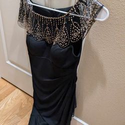 Like- New Women's Dress. Size 4. Read Full Ad