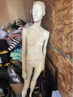Vintage women’s mannequin
