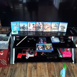 PlayStation 4 10 Games  And 32in Tv