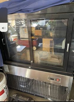 Glass Display Cooler For Cake, Dessert