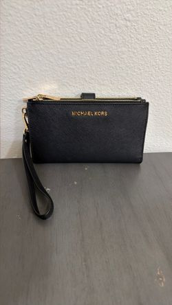 Michael kors wristlet