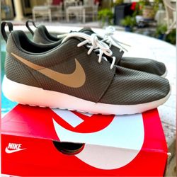 Nike Men's Roshe run, Cargo Khaki/Khaki-Summit White, size 10.5, brand new, box included.