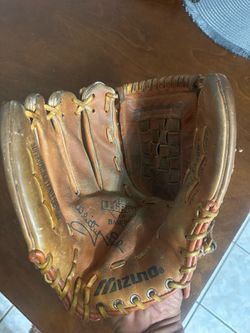 Guante Mizuno $30
