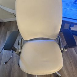 Steelcase Rolling  Office Chair