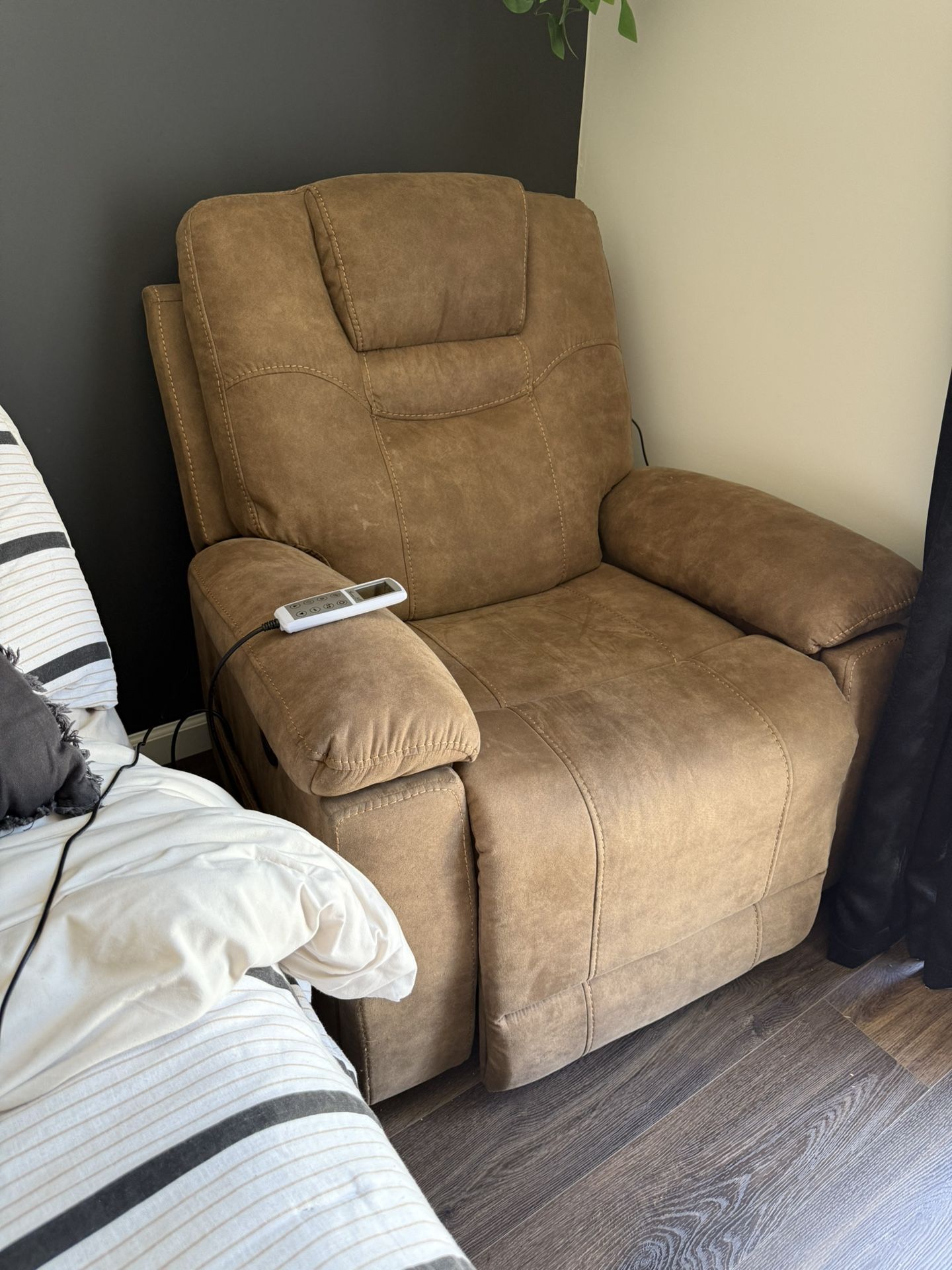 Recliner/Lift Chair With Massage