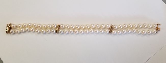 Beautiful 8" Pearl with gold bracelet