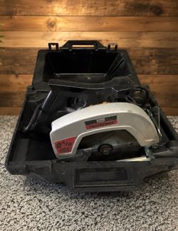 Like NEW Craftsman 2 1/8 HP Saw & CASE Works GREAT