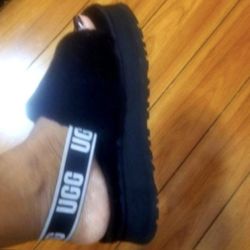 UGG  DISCO  SLIDES SIZE 9