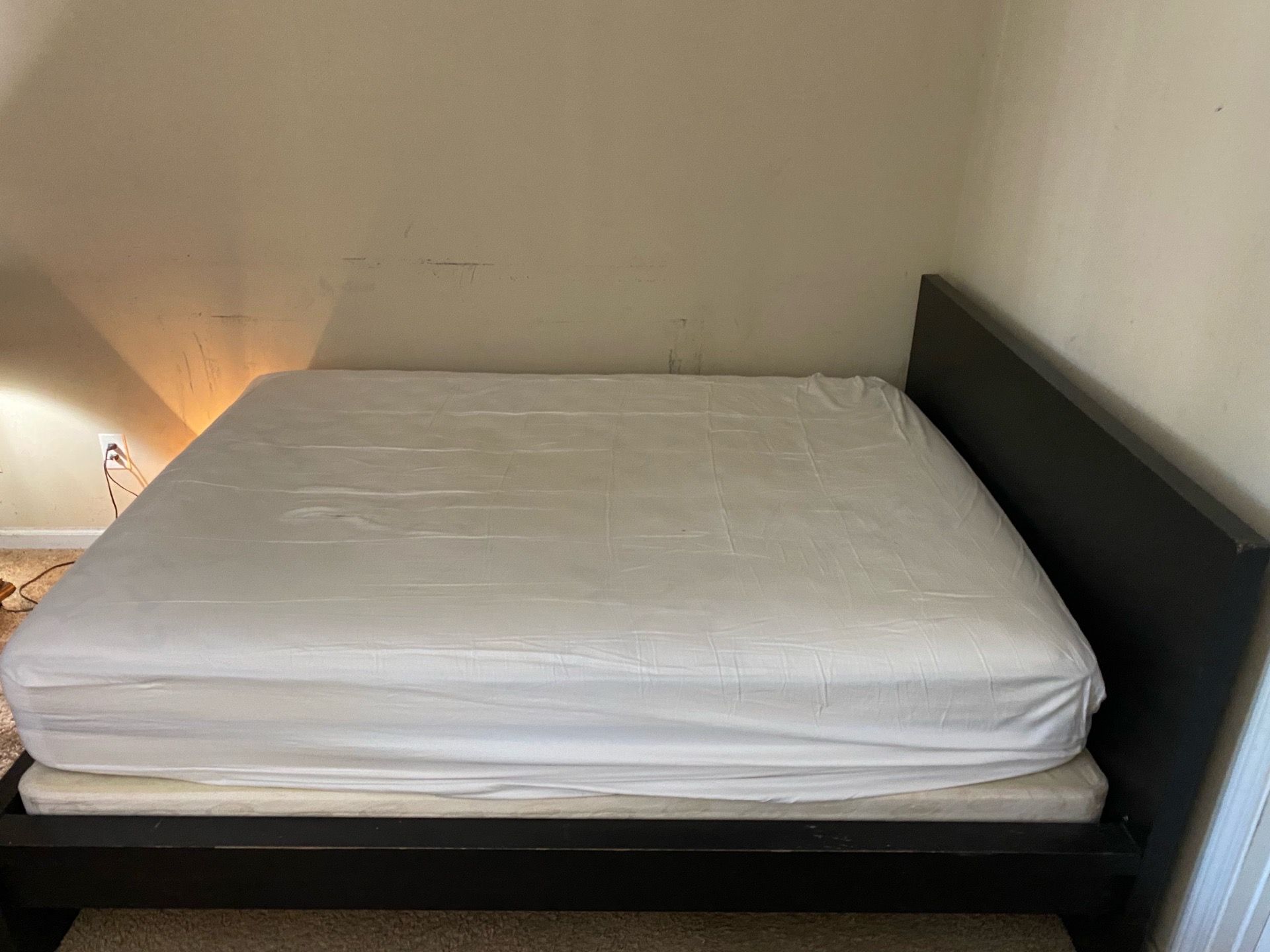Bed (Queen Platform Bed):Pick up Only!!