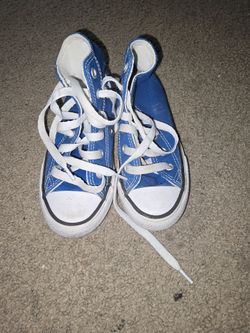 Vendo estos tenis para niños 15 cada uno