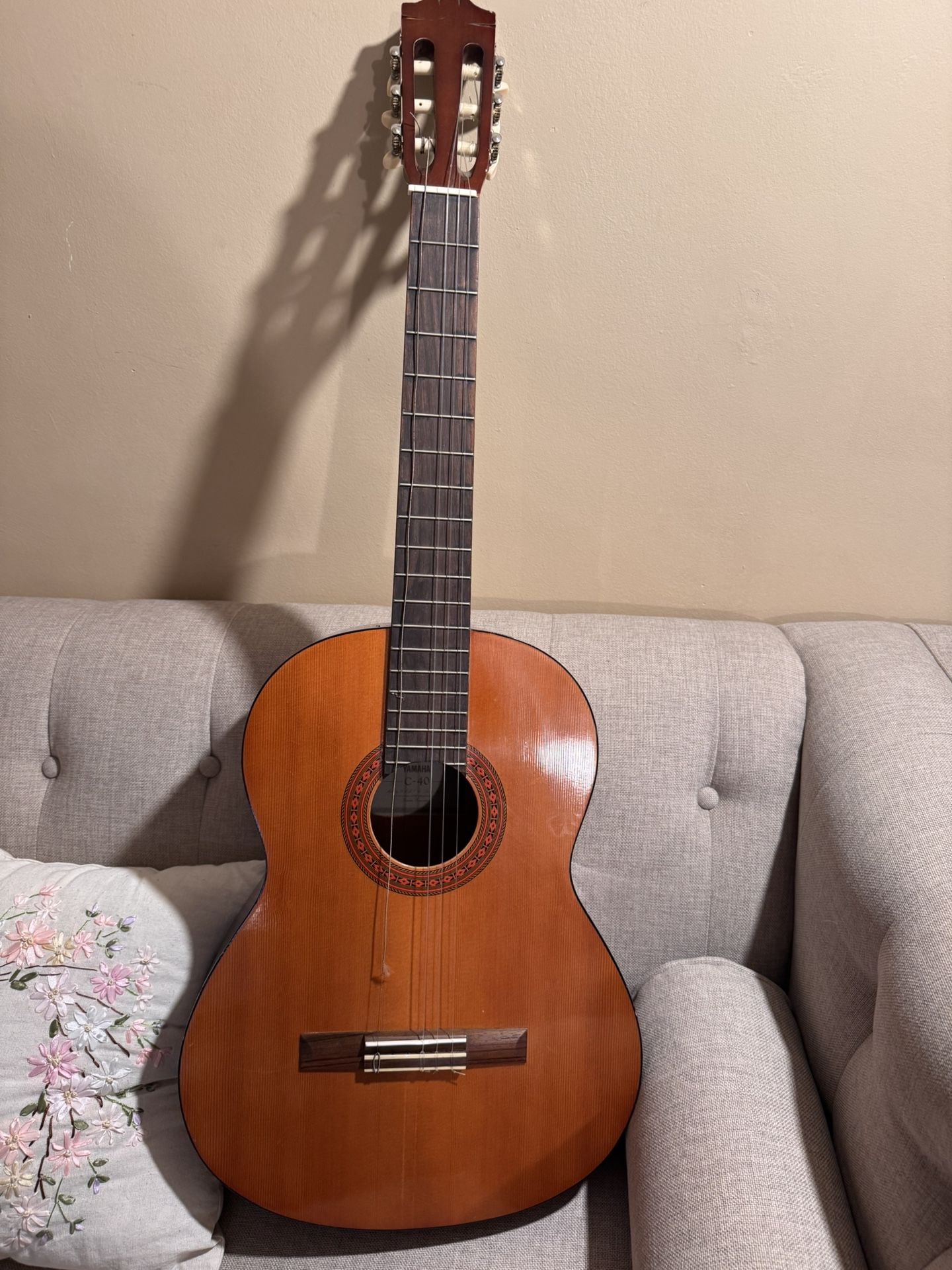 Yamaha Acoustic Guitar C9