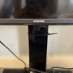 60 Inch Samsung Smart Tv! Comes With Xbox 1, Two Wired Xbox  Controllers  And To Stand For Everything That Comes With It! 