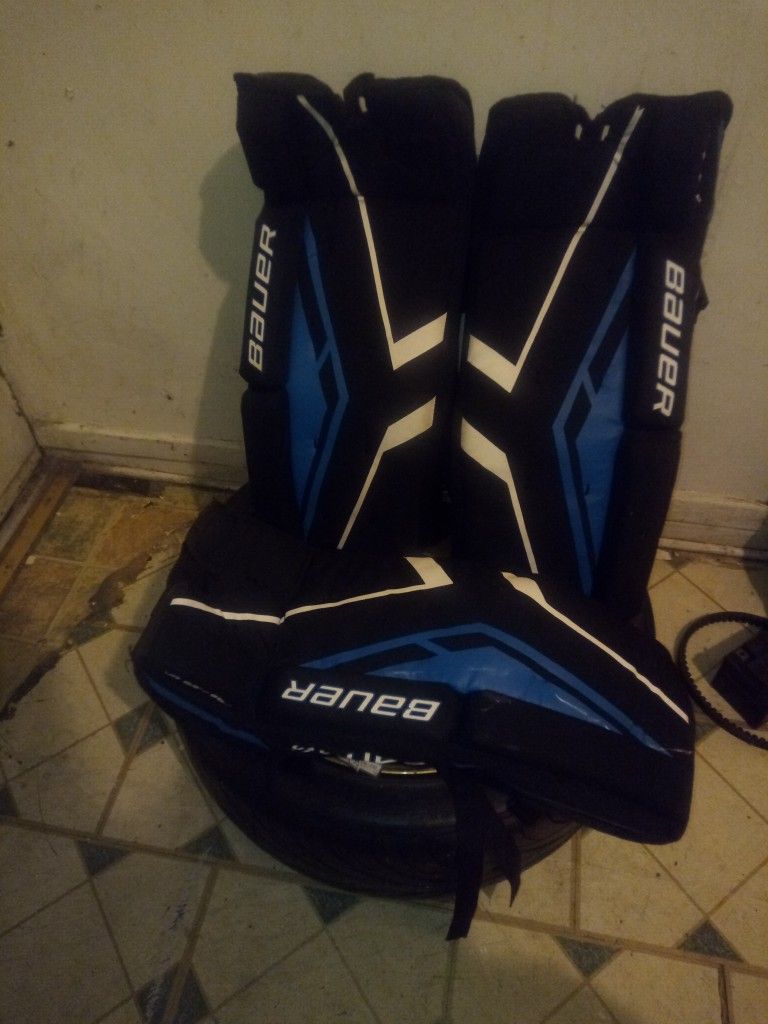3 Pairs OfBauer Street Hockey Leg Pads /Jr23