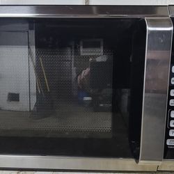 Hamilton Beach Stainless Steel 0.9 Cu. Ft. Black Microwave Oven