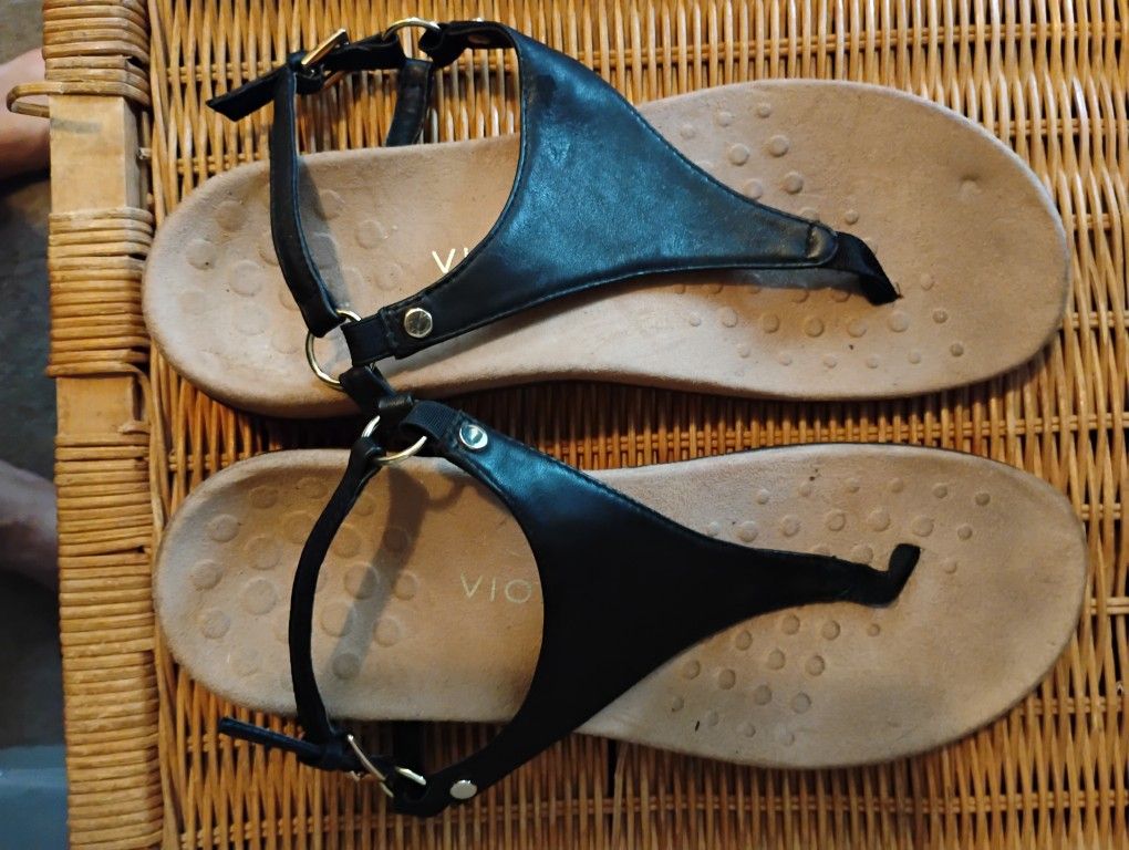 Vionic Sandals Size 9.5 Like New Worn Once
