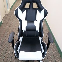 Like new game chair