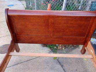Queen Size Sleigh Bed