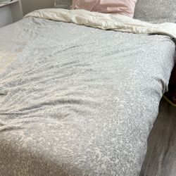 Queen Mattress + Bed Frame + 3 Pillows + Blanket 