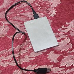 Toshiba Canvio Slim 465GB portable external hard drive