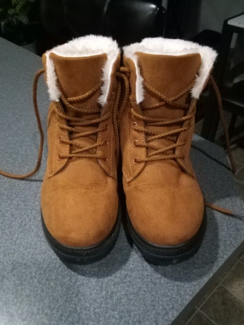 WOMENS SQL BOOTS!