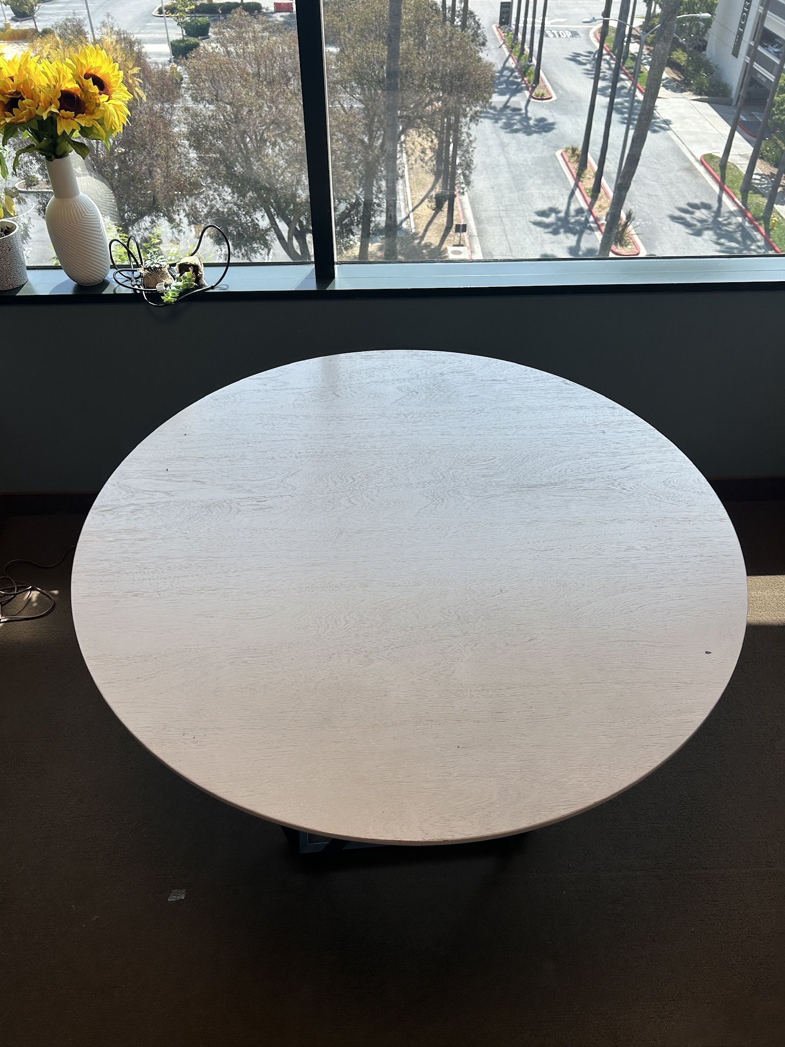 Jekhi Round Dining Table