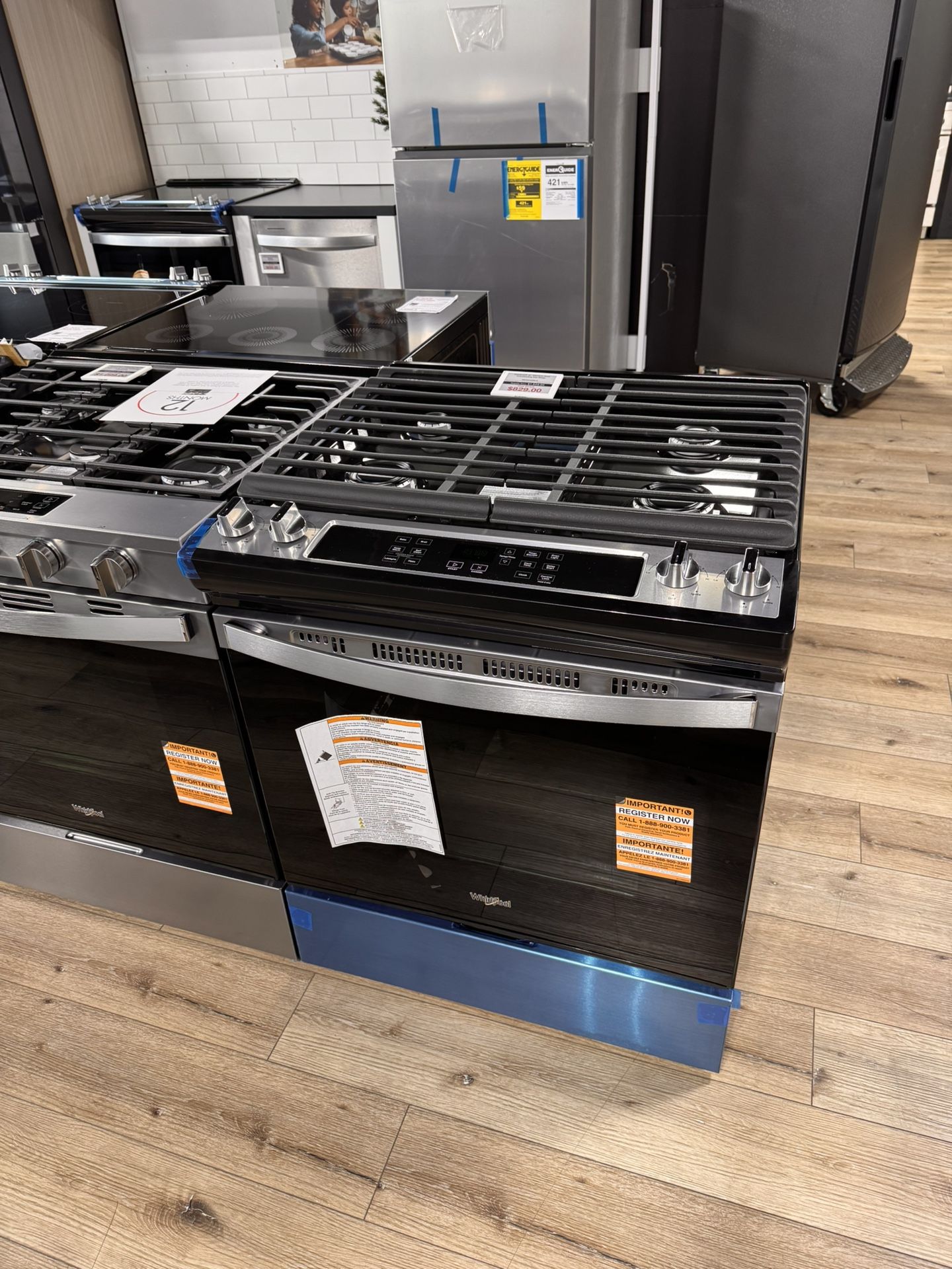 Brand-New Whirlpool 5.0 Cu. Ft. Whirlpool Gas Range with Frozen Bake Technology weg515s0l