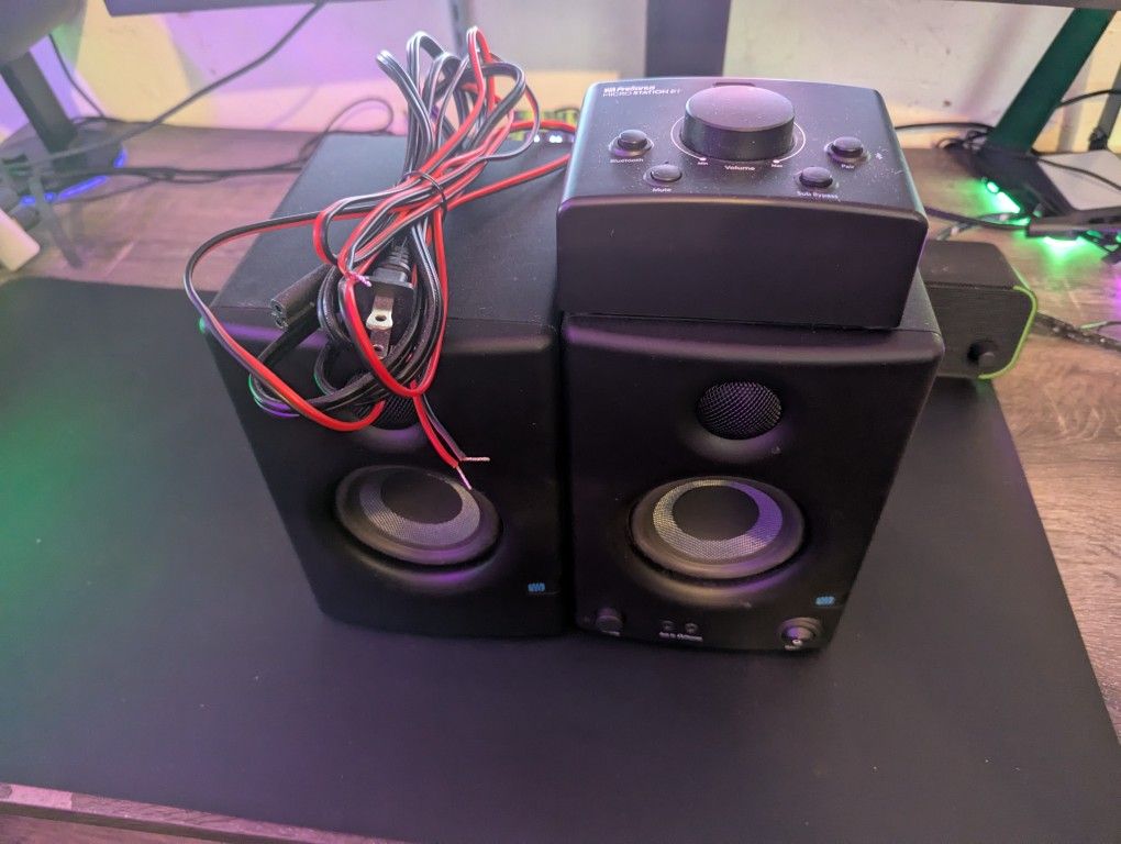 presonus eris e3 5 studio monitors/Micro station BT