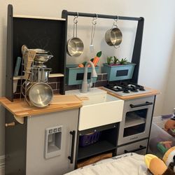 Kids Craft Kitchen 